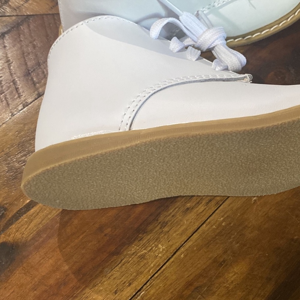 White Shoes - Picture 4 of 4